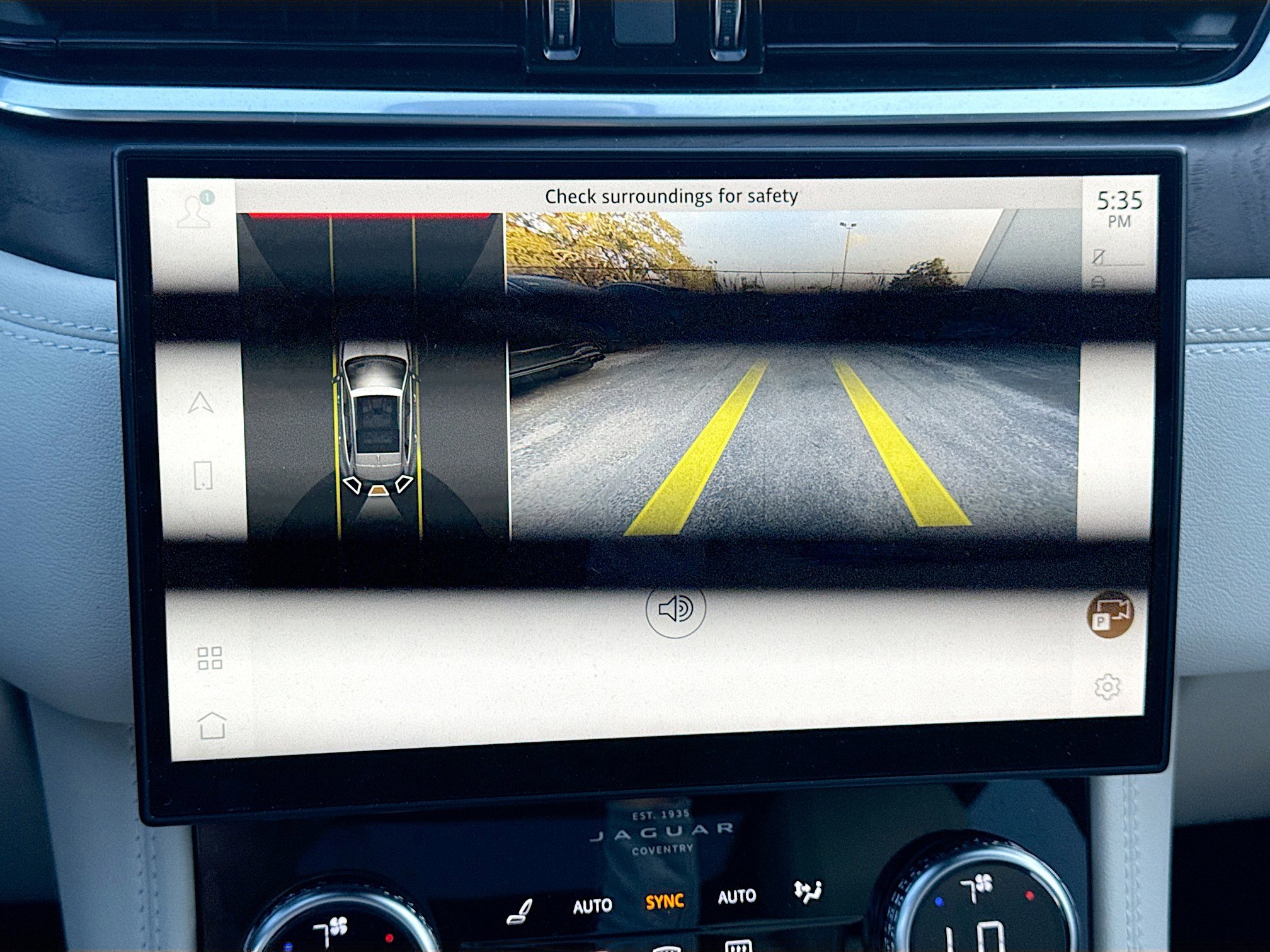 Used 2023 Jaguar F-PACE R-Dynamic S image 33