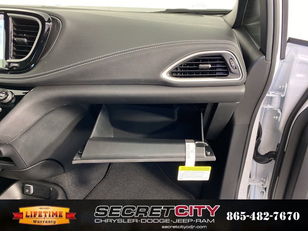 New 2026 Chrysler Pacifica Select image 36