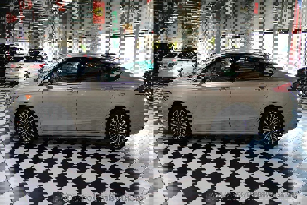 Used 2017 Ford Fusion SE image 9