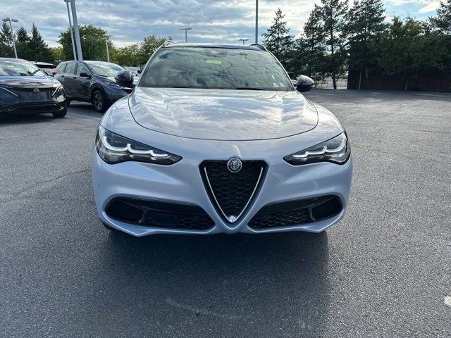 Used 2024 Alfa Romeo Stelvio Ti w/ Performance Driving Package AWD/4WD image 2