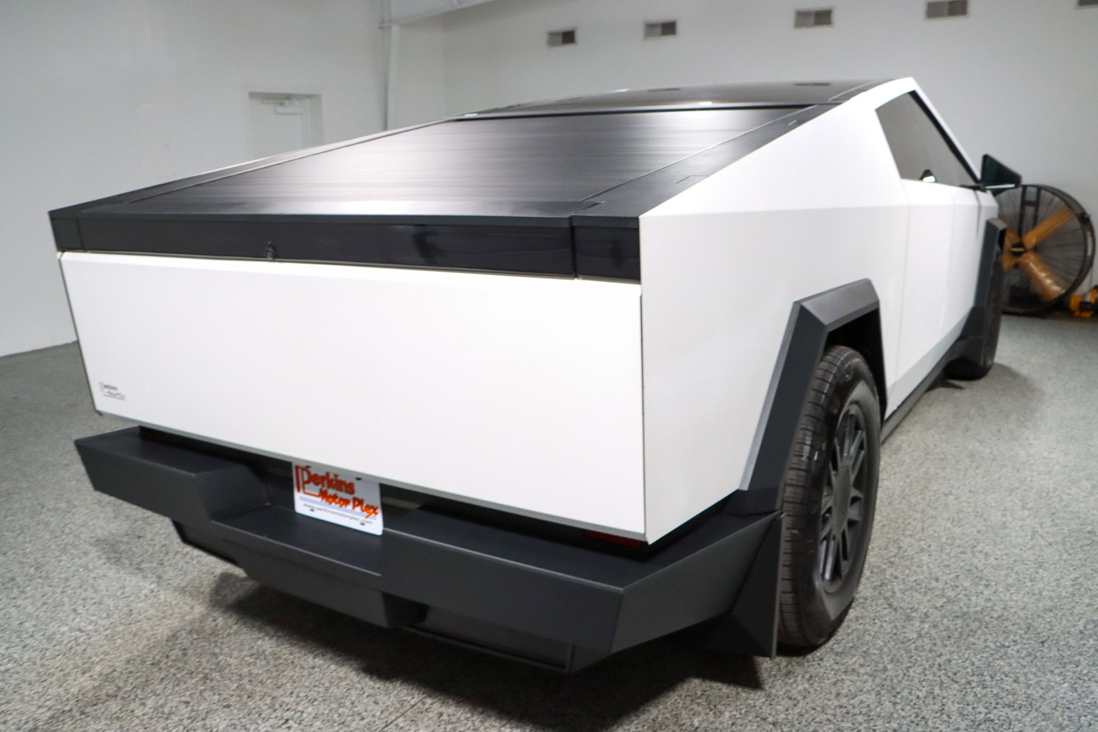 Used 2024 Tesla Cybertruck AWD Crew Cab image 7