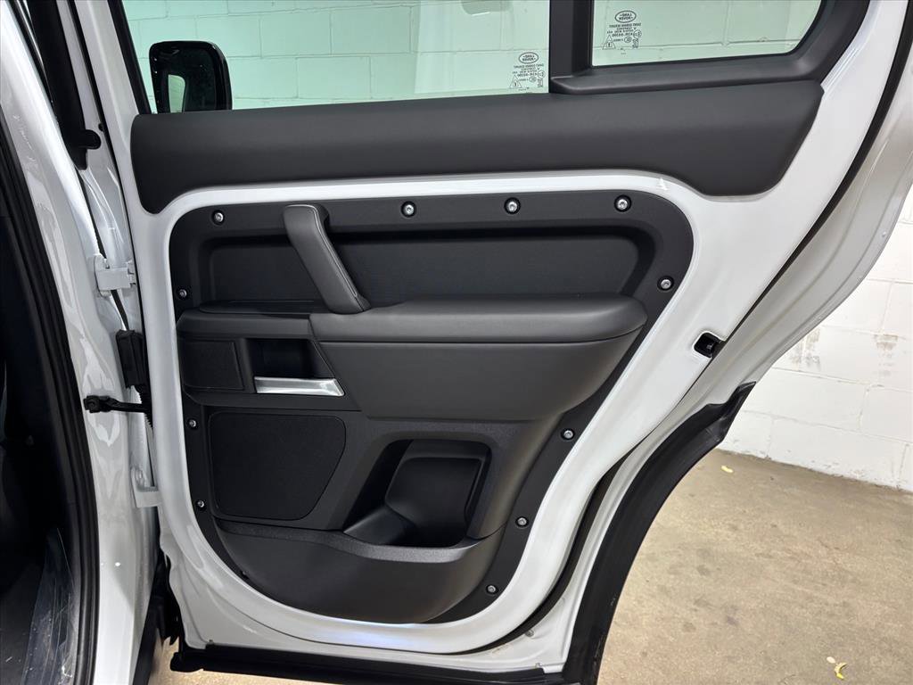 New 2026 Land Rover Defender 130 X-Dynamic SE image 42