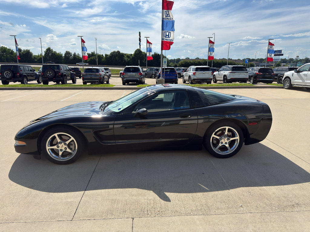 Used 2004 Chevrolet Corvette Coupe w/ Preferred Equipment Group RWD image 8