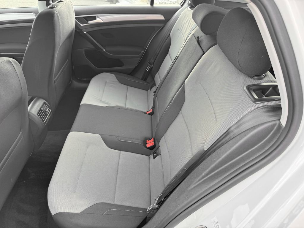 Used 2016 Volkswagen e-Golf SE FWD image 21