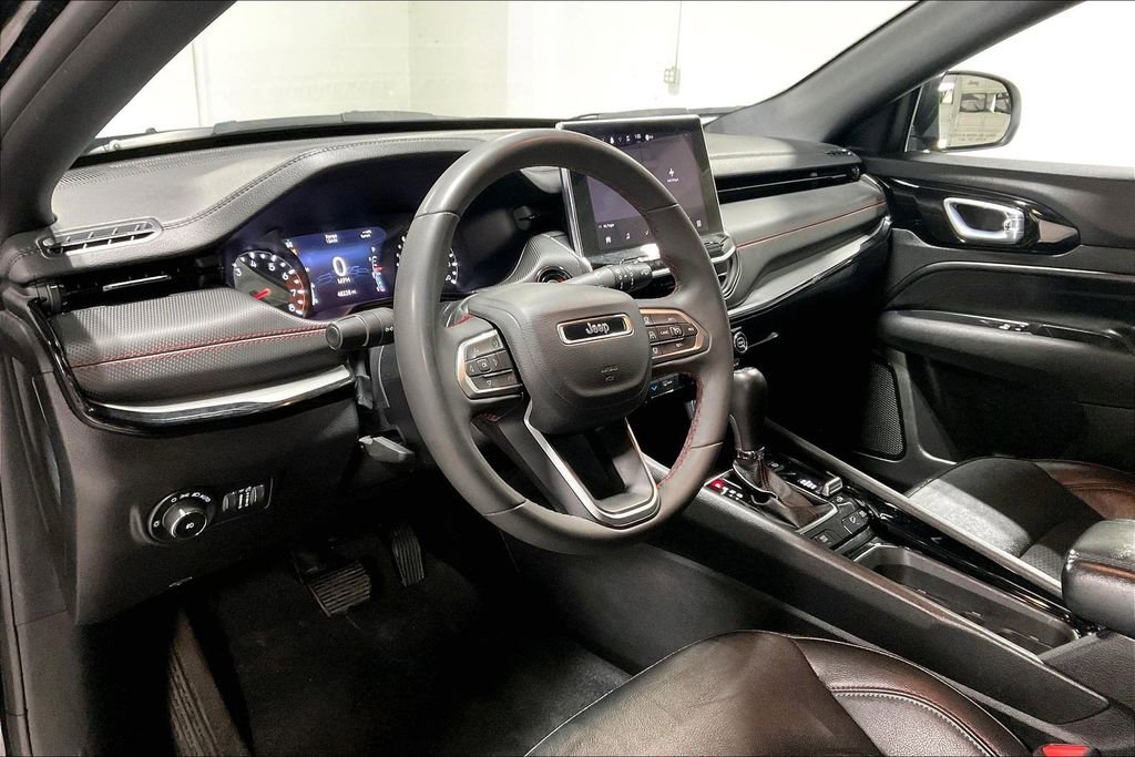 Used 2024 Jeep Compass Trailhawk AWD/4WD image 16