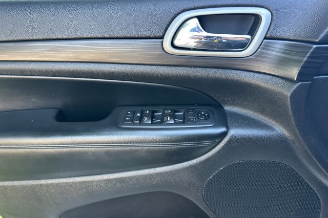 Used 2021 Jeep Grand Cherokee Laredo X RWD image 12