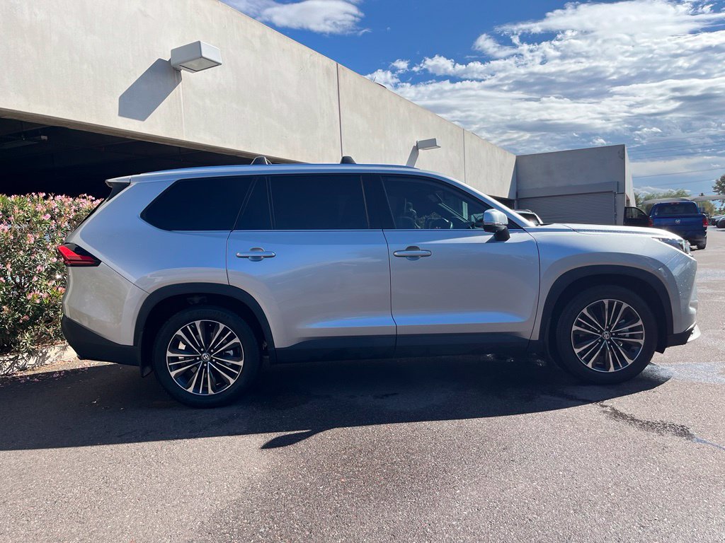 Used 2024 Toyota Grand Highlander AWD Hybrid image 5