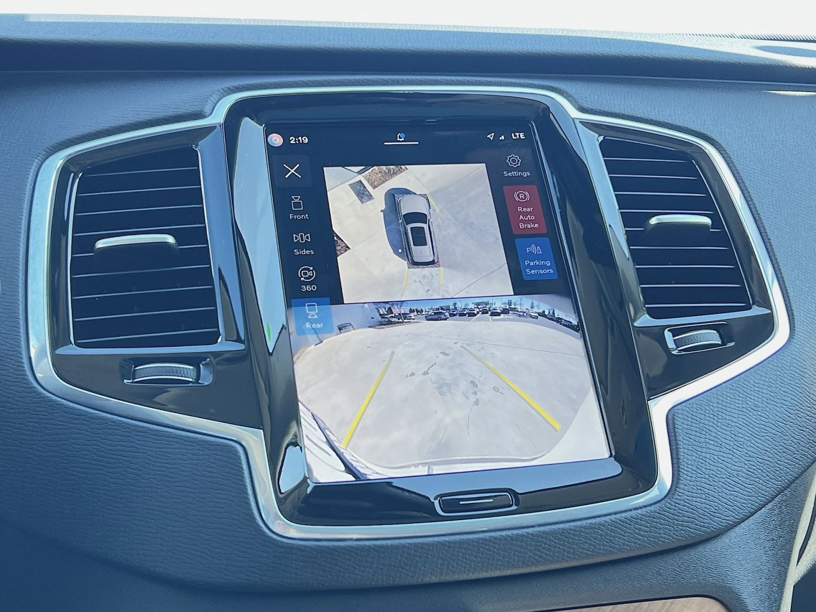 Certified 2025 Volvo XC90 B6 Plus image 19