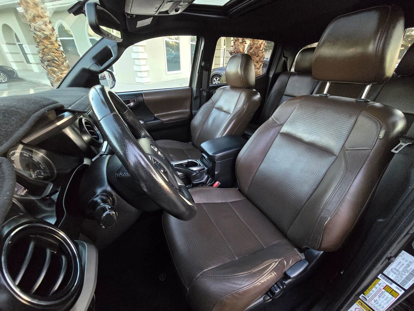 Used 2016 Toyota Tacoma Limited w/ Towing Package RWD image 10