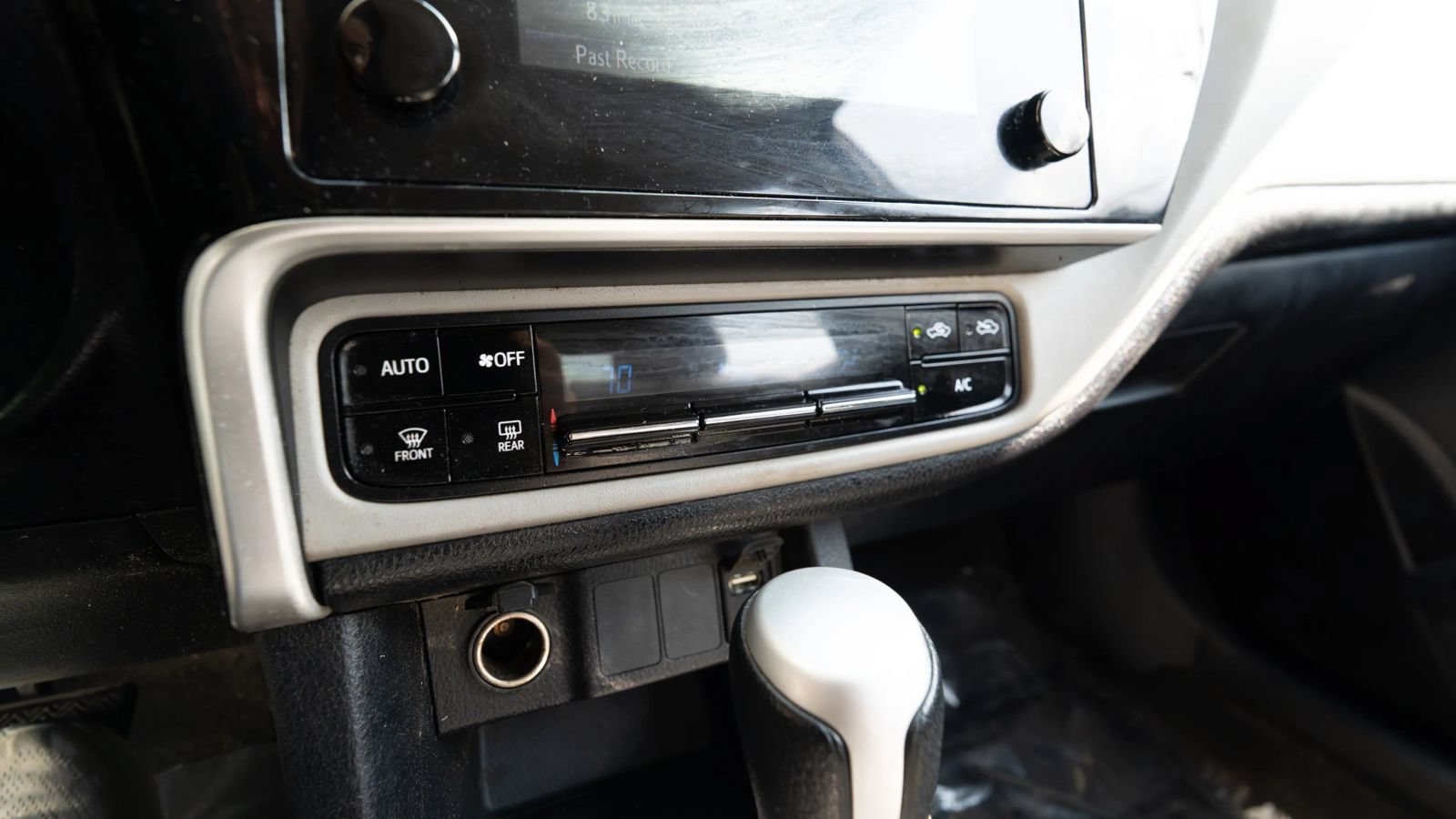Used 2019 Toyota Corolla LE FWD image 34