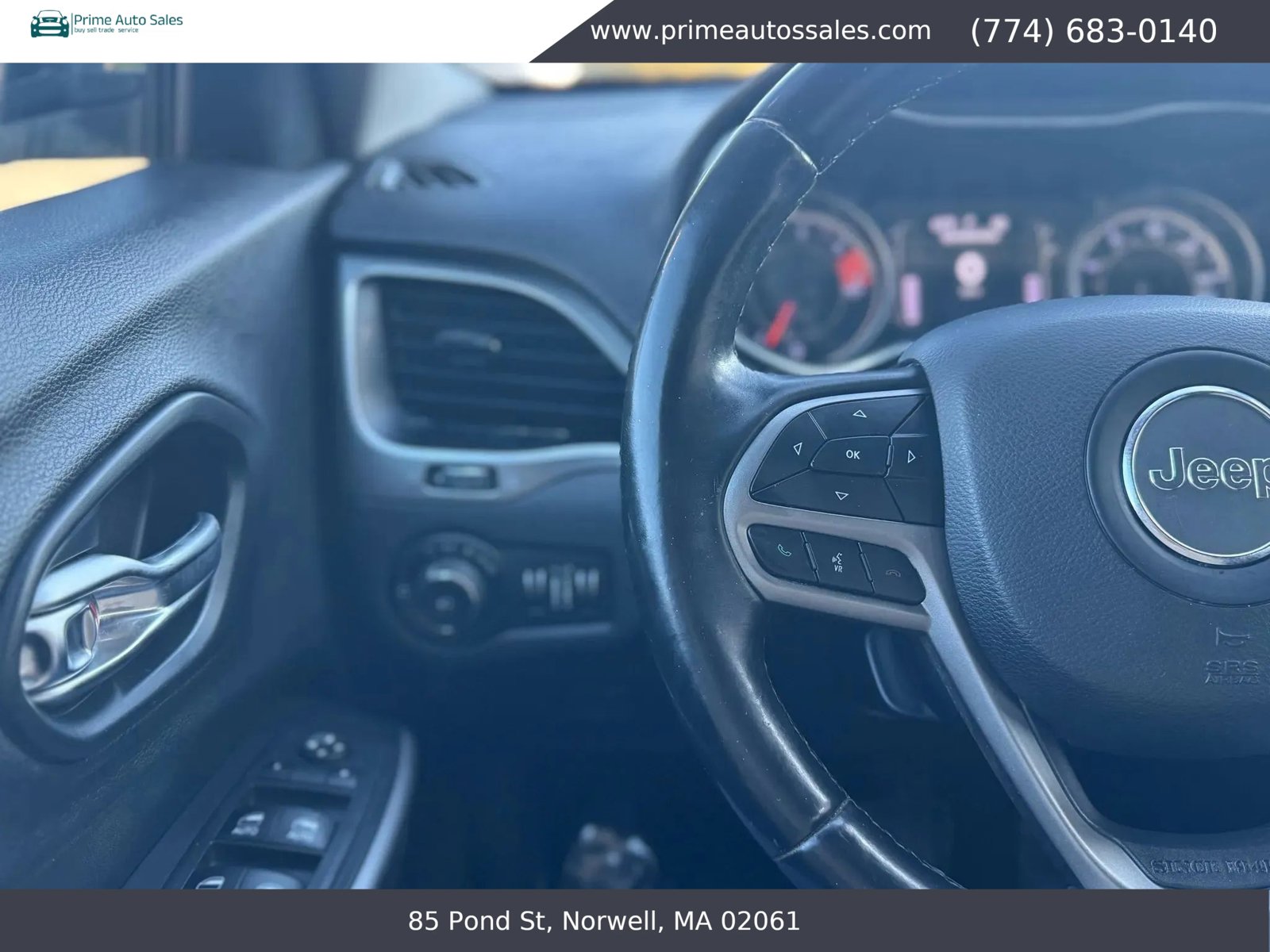 Used 2019 Jeep Cherokee Latitude Plus AWD/4WD image 14