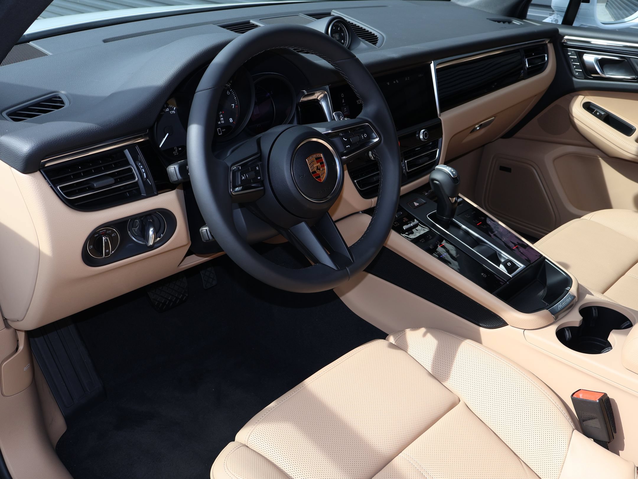 New 2026 Porsche Macan AWD/4WD image 4