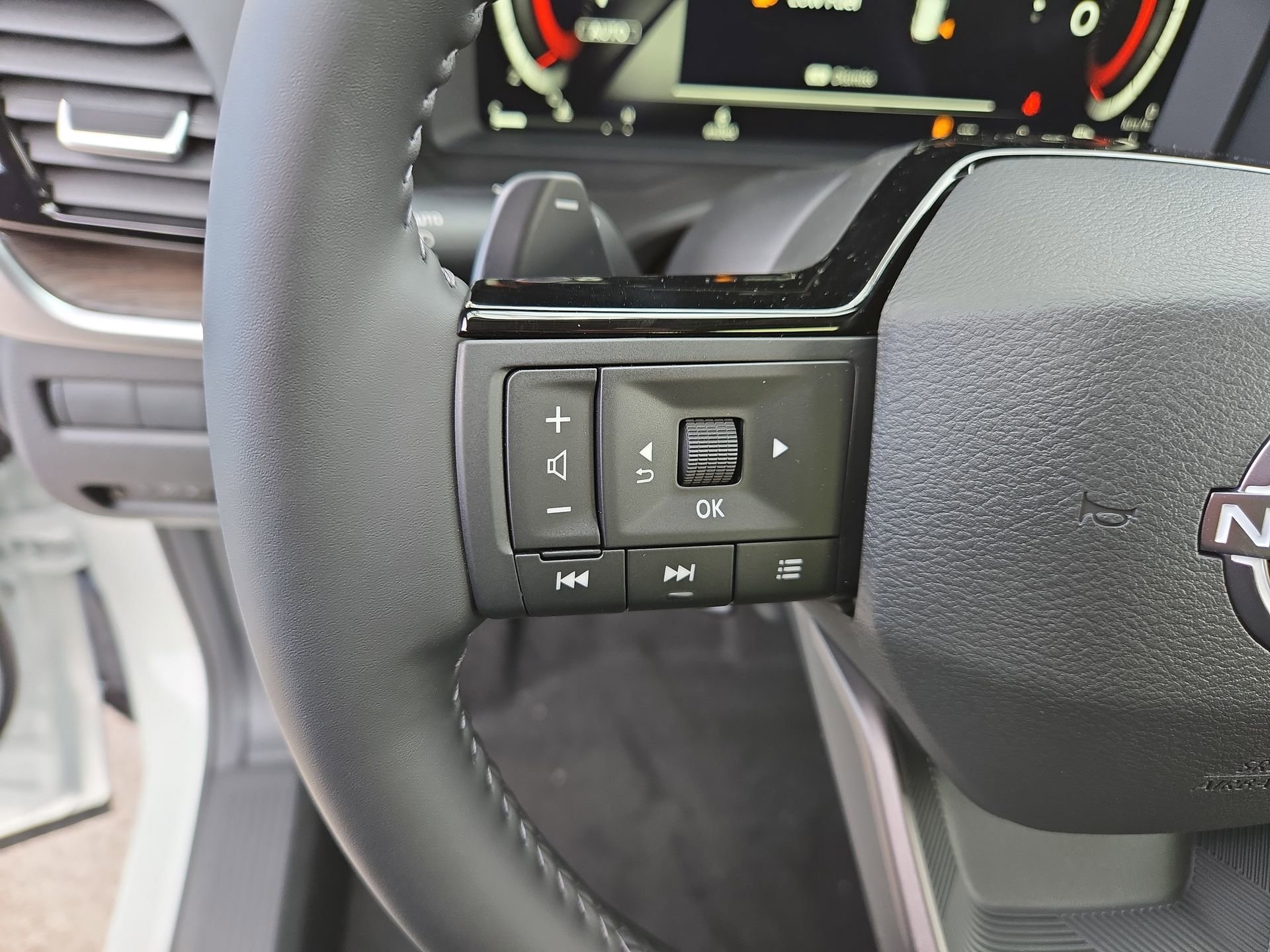 New 2026 Nissan Rogue Platinum w/ Platinum Premium Package AWD/4WD image 9