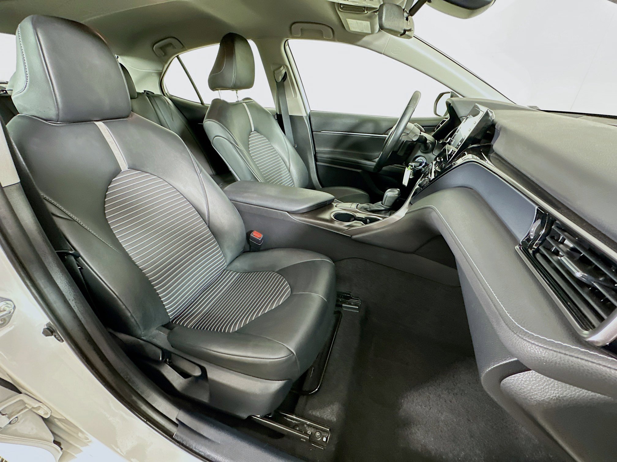 Used 2023 Toyota Camry SE image 28