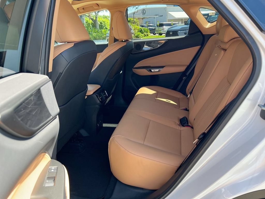 Certified 2025 Lexus NX 250 FWD w/ Towing Package (2000 Lbs) image 19