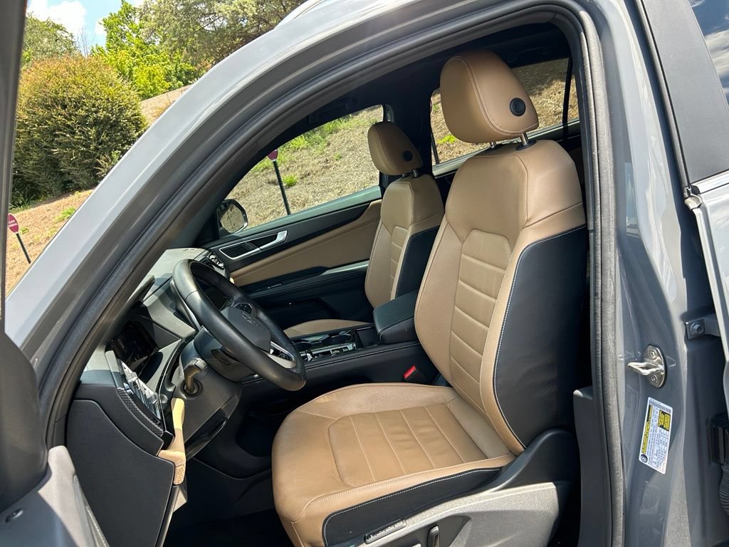 Used 2024 Volkswagen Atlas Cross Sport SEL R-Line AWD/4WD image 41
