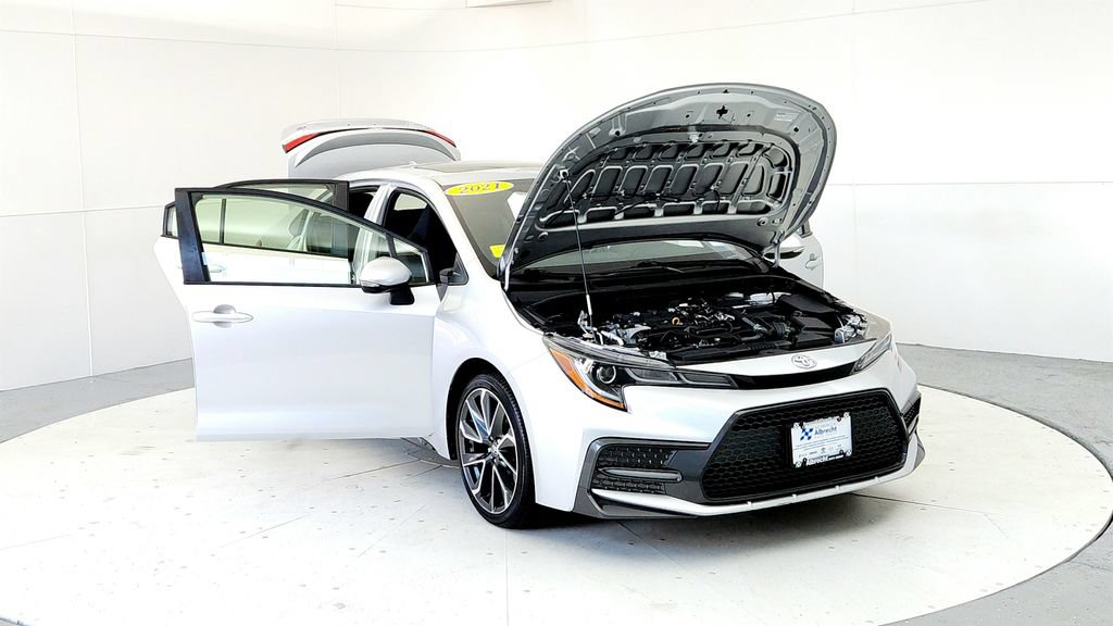 Certified 2021 Toyota Corolla SE w/ SE Premium Package FWD image 9
