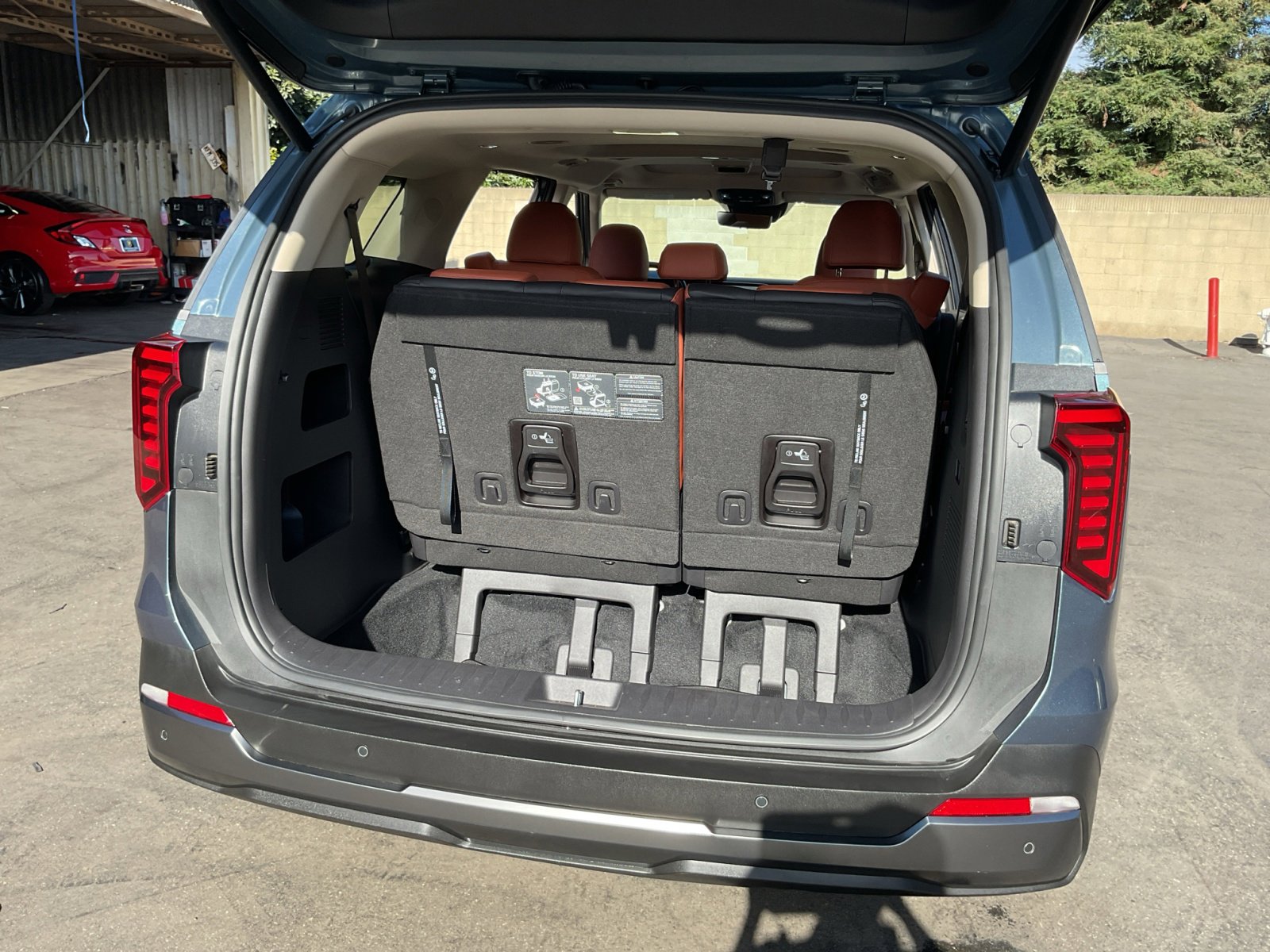 Used 2025 Kia Carnival SX Prestige image 27