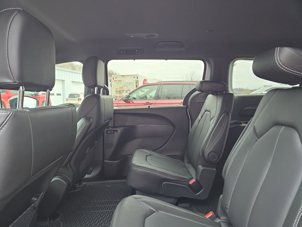 New 2026 Chrysler Pacifica Select w/ S Appearance Package image 25