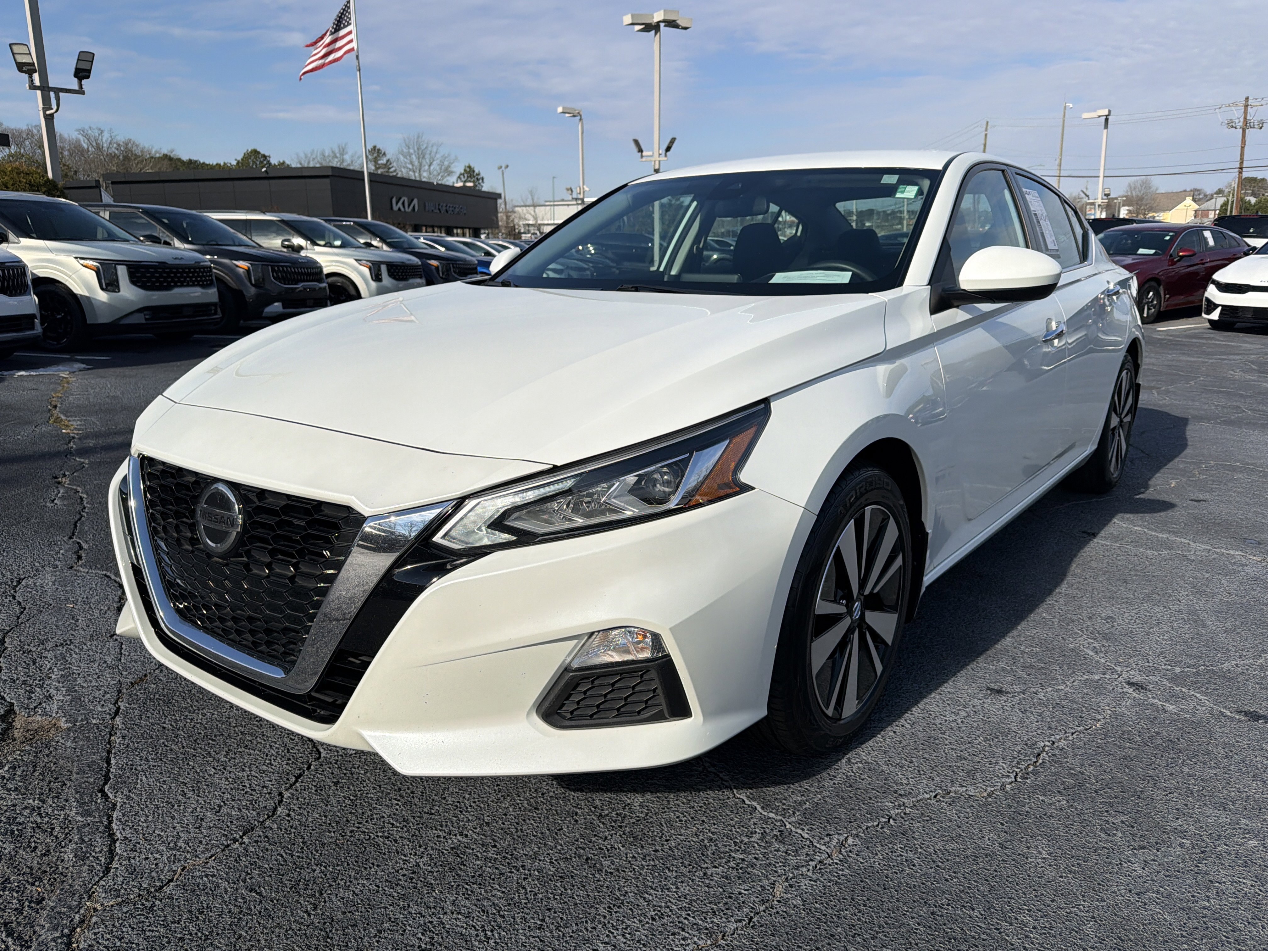 Used 2021 Nissan Altima 2.5 SV image 2
