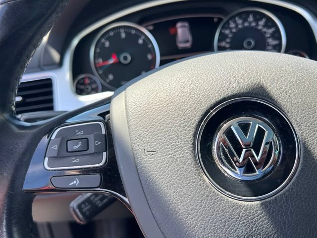 Used 2015 Volkswagen Touareg Sport AWD/4WD image 18