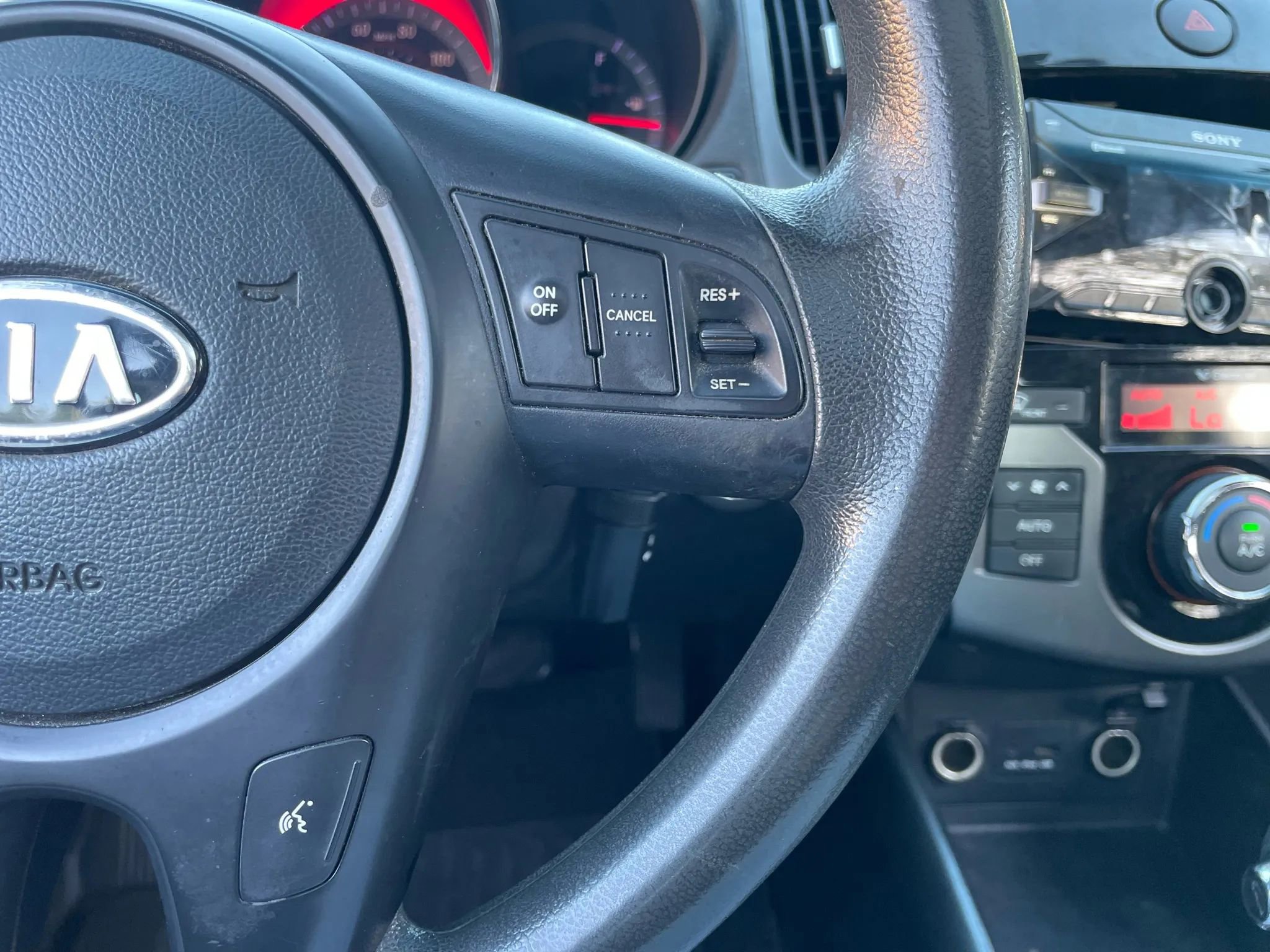 Used 2013 Kia Forte Koup EX w/ Tech Pkg image 16