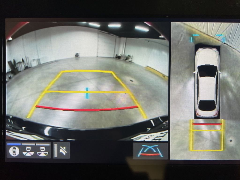 Used 2021 Toyota Avalon Limited image 17