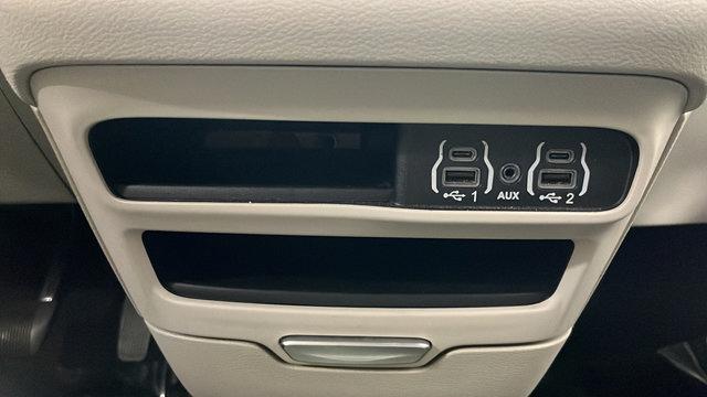Used 2024 Chrysler Pacifica Touring-L FWD image 32