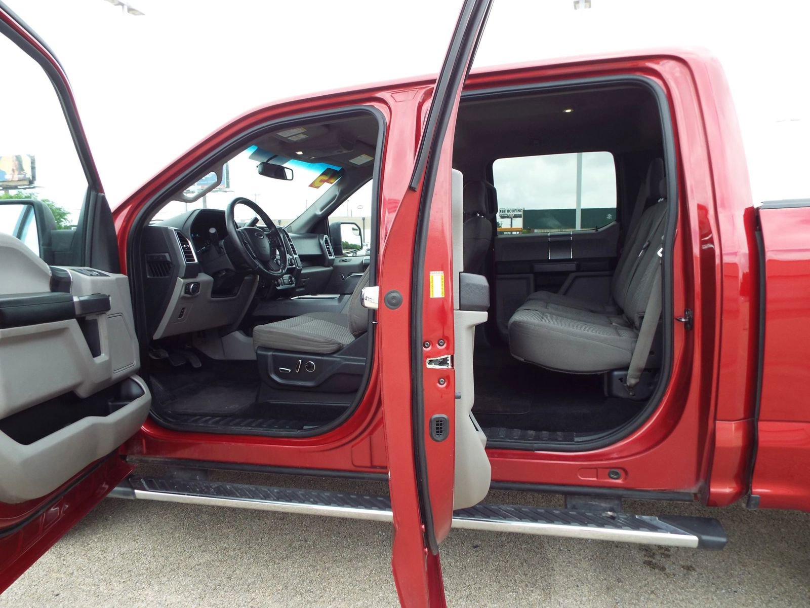 Used 2015 Ford F150 XLT w/ Equipment Group 302A Luxury AWD/4WD image 21