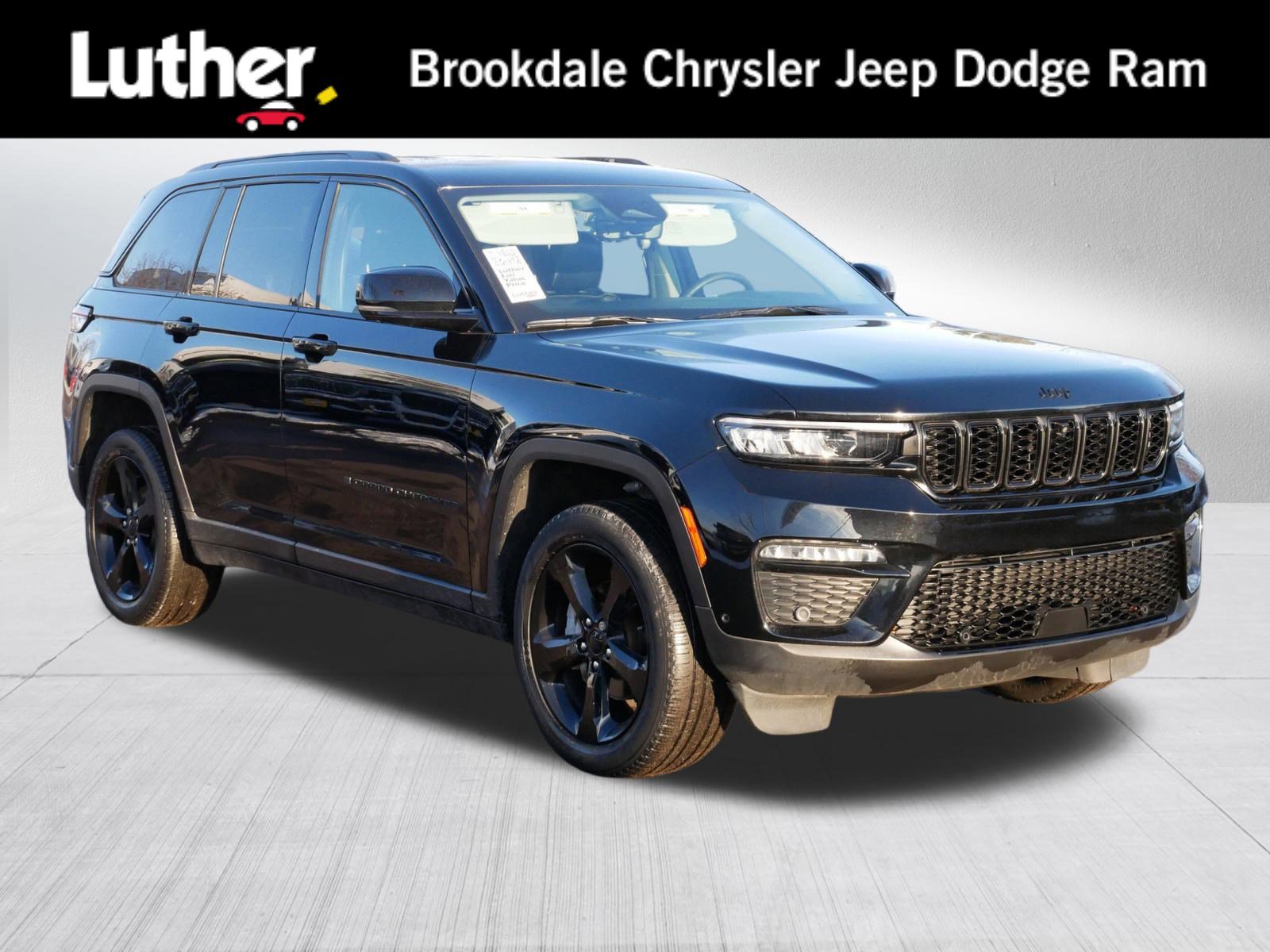 Used 2023 Jeep Grand Cherokee Limited w/ Luxury Tech Group II image 1