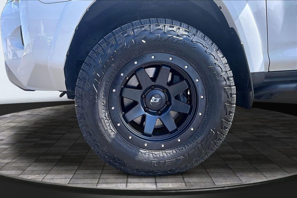 Used 2017 Toyota 4Runner TRD Off-Road AWD/4WD image 9