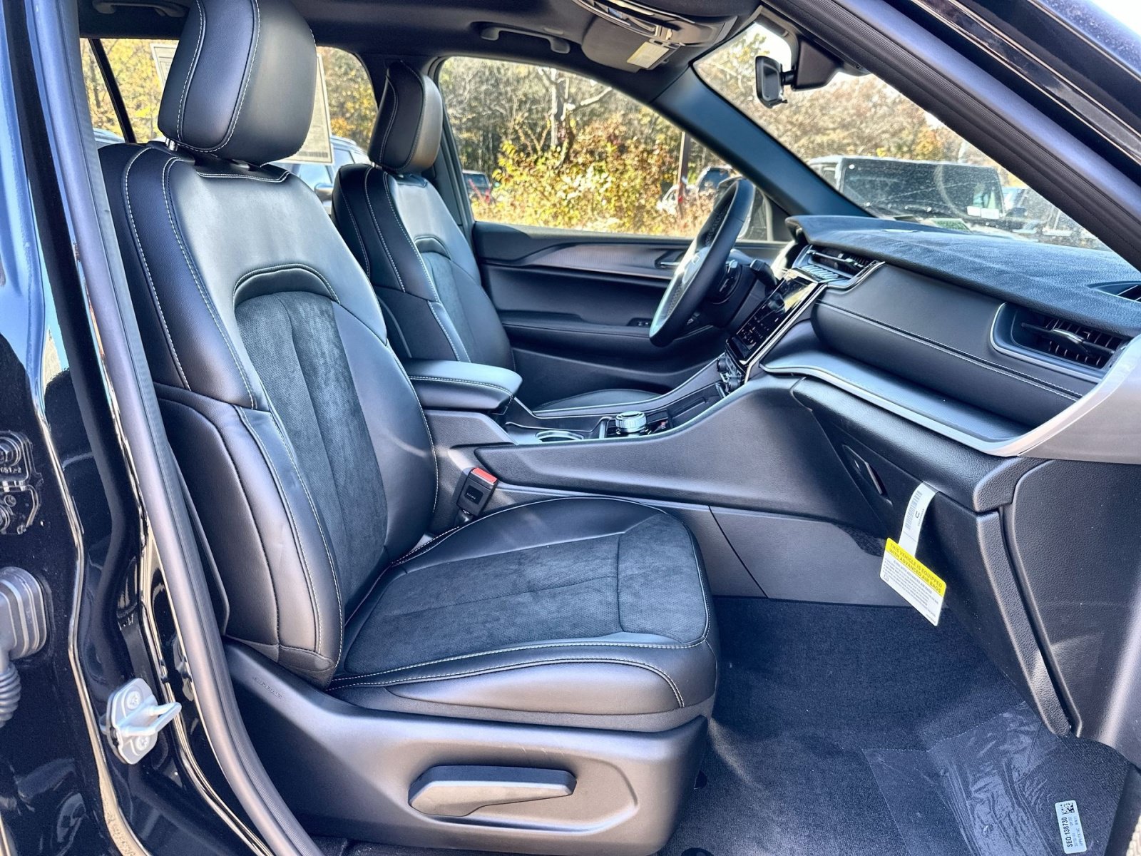 New 2025 Jeep Grand Cherokee L Altitude AWD/4WD image 27