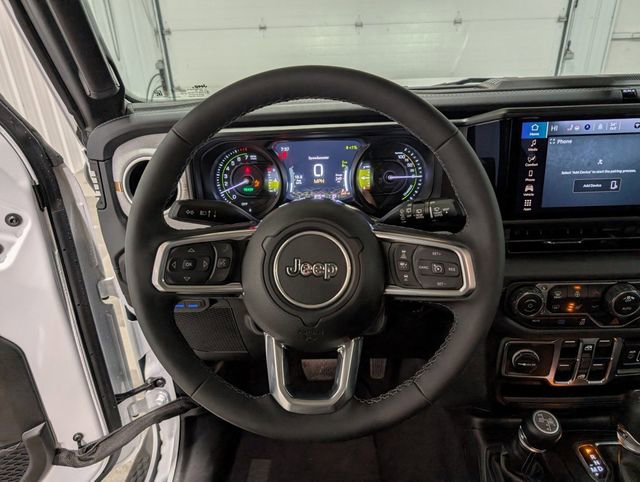 Used 2025 Jeep Wrangler Unlimited Sahara AWD/4WD image 15