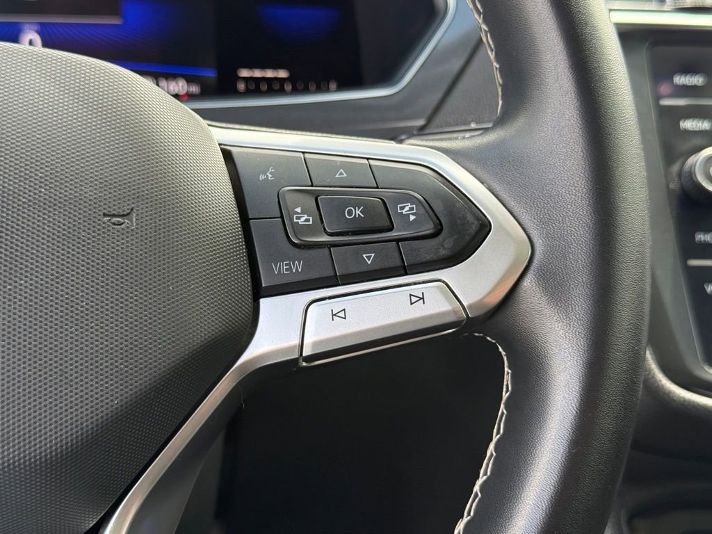 Used 2022 Volkswagen Tiguan SE w/ Panoramic Sunroof Package image 19