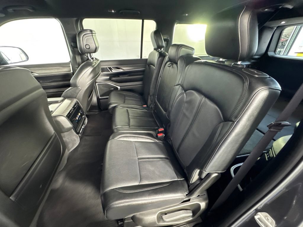 Certified 2024 Jeep Wagoneer L Series II w/ Flexible Seating Group AWD/4WD image 30