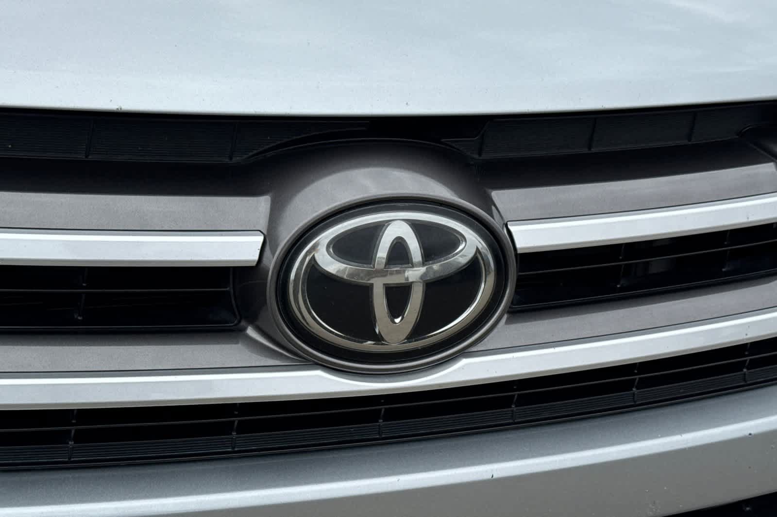 Used 2019 Toyota Highlander XLE AWD/4WD image 16