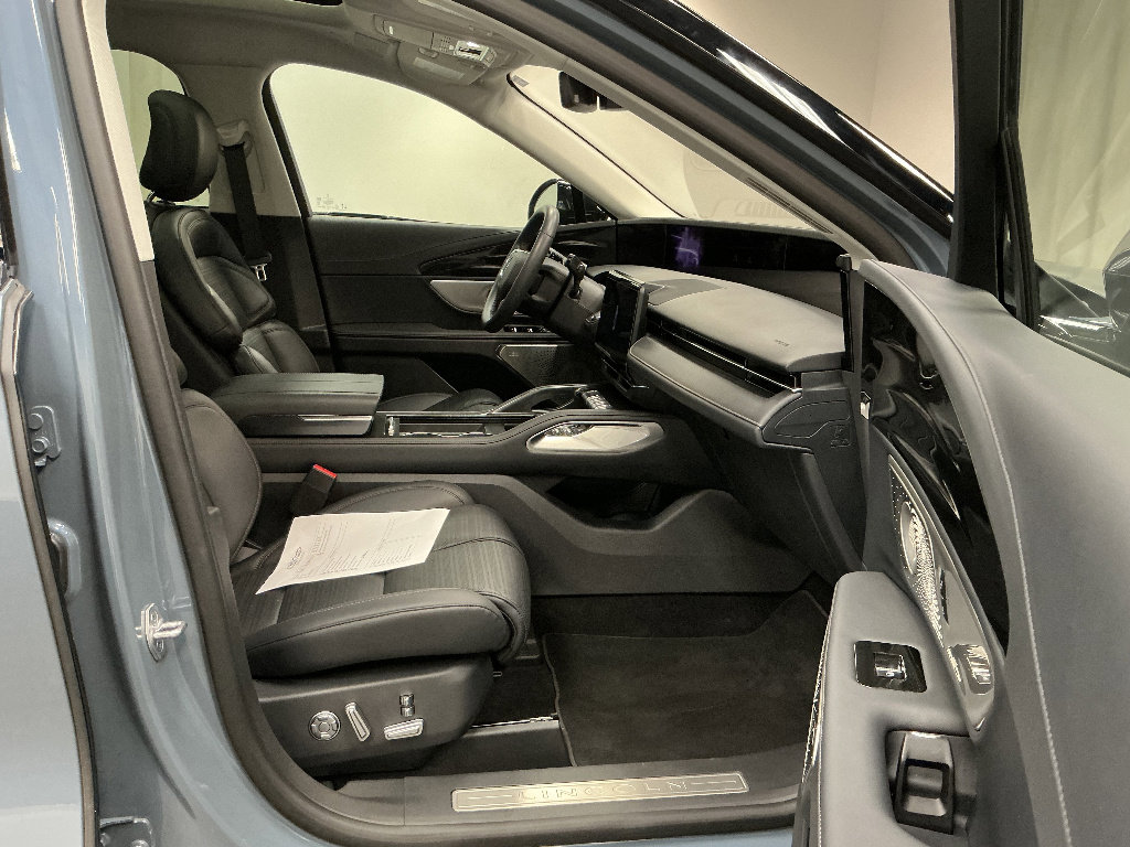 Used 2026 Lincoln Nautilus Reserve AWD/4WD image 38