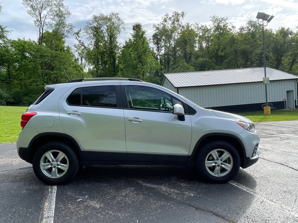Certified 2022 Chevrolet Trax LT w/ LT Convenience Package AWD/4WD image 2