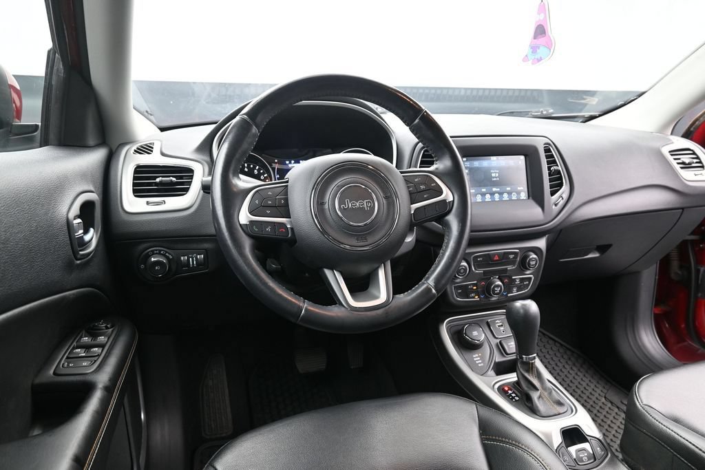 Used 2020 Jeep Compass Latitude w/ Cold Weather Group AWD/4WD image 17