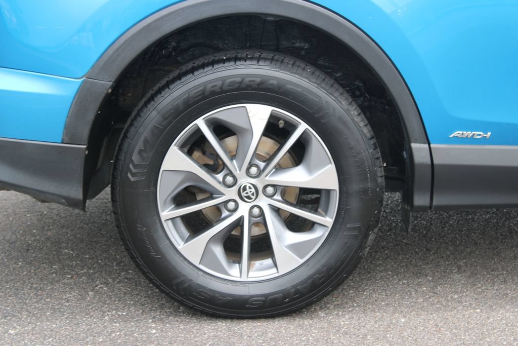 Used 2018 Toyota RAV4 XLE AWD/4WD image 14