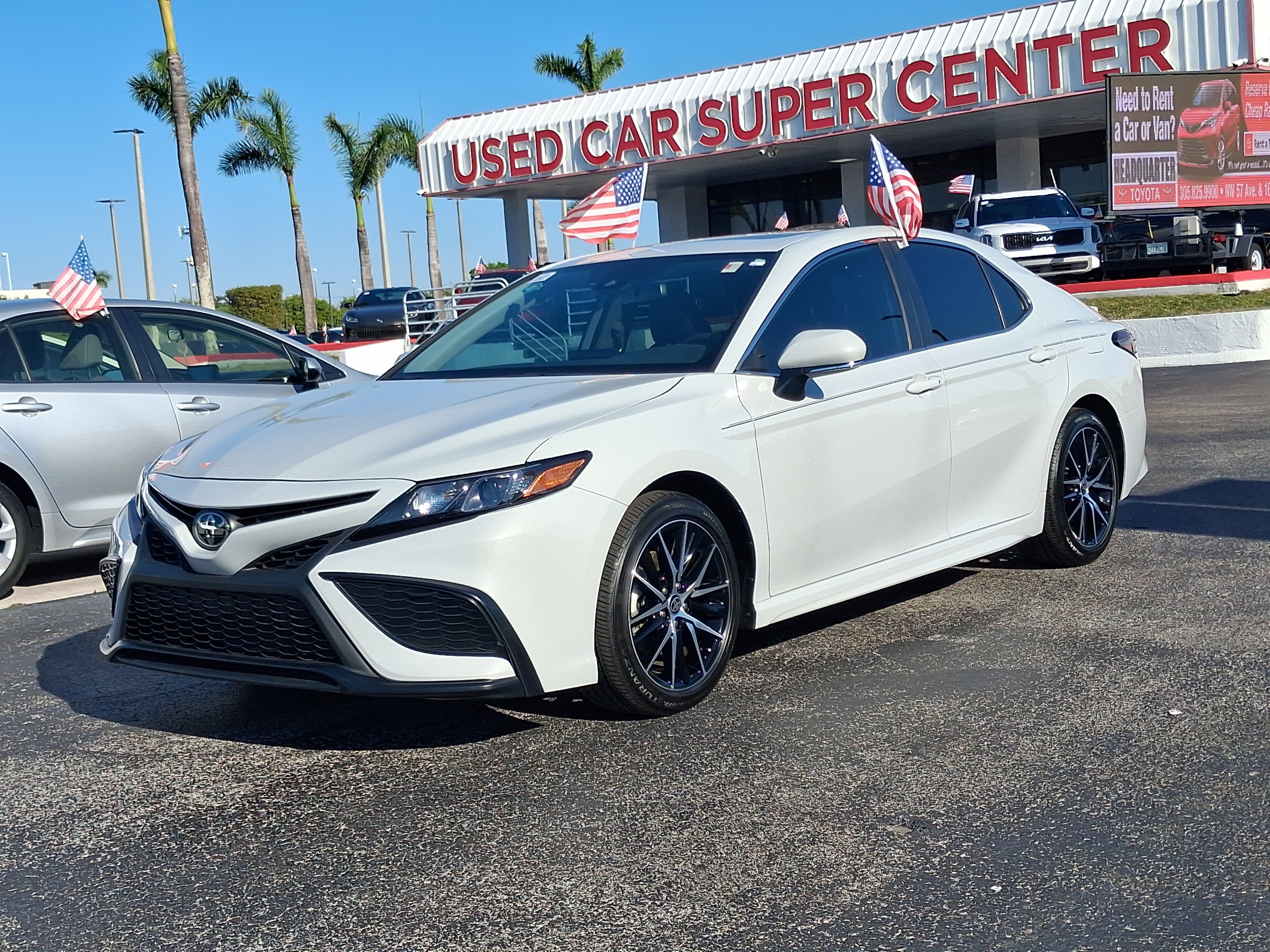 Used 2024 Toyota Camry SE w/ Cold Weather Package FWD image 5