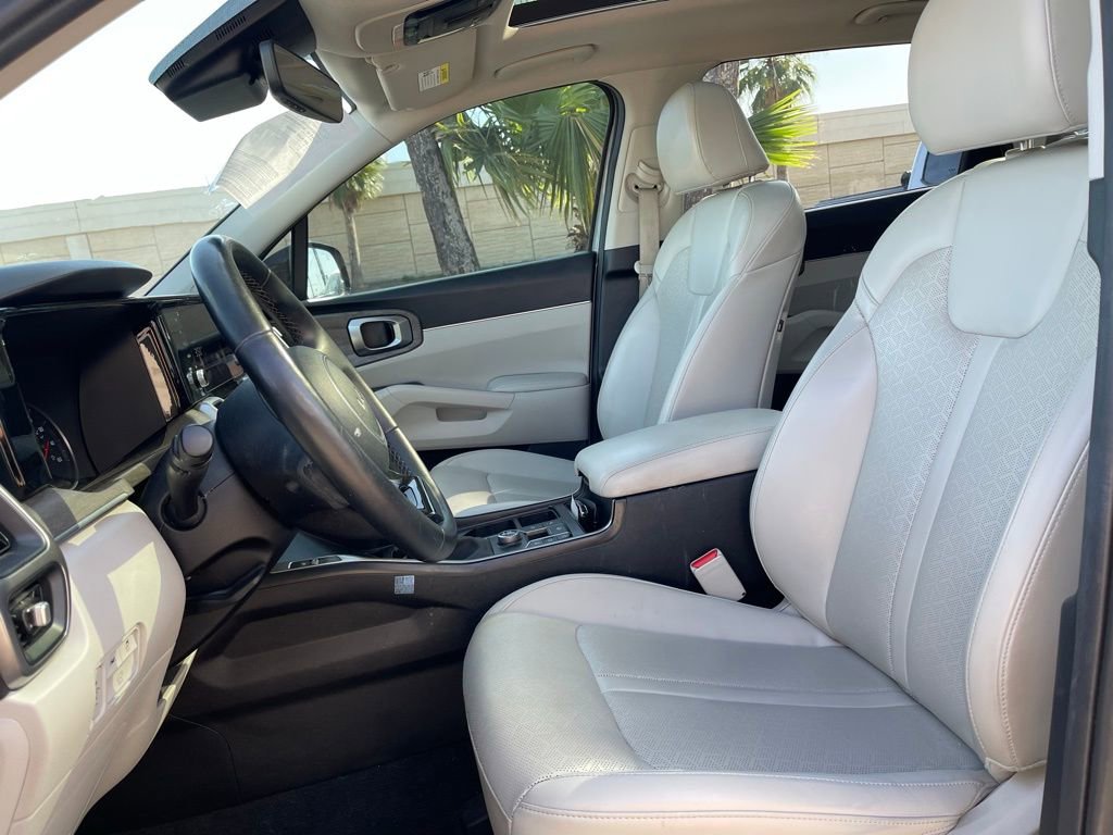 Used 2023 Kia Sorento EX w/ Panoramic Sunroof Package image 14