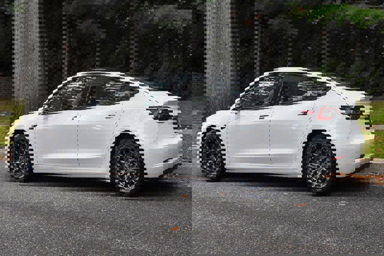 Used 2023 Tesla Model 3 Standard Range image 5