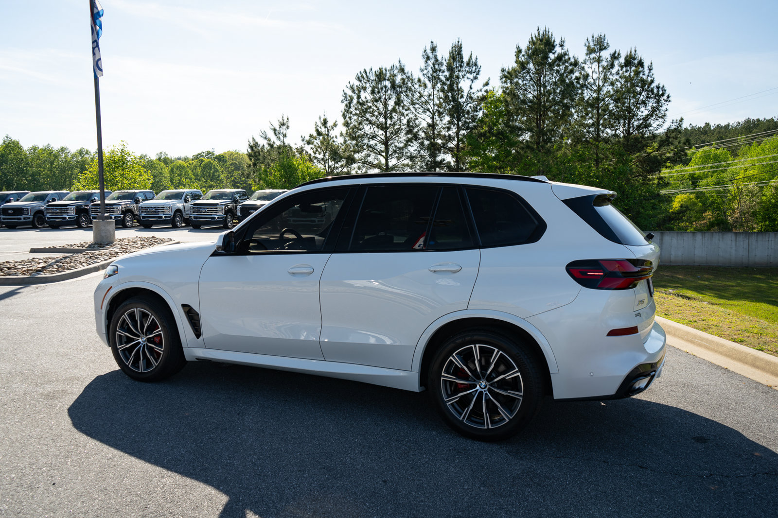Used 2024 BMW X5 xDrive40i w/ M Sport Package AWD/4WD image 7