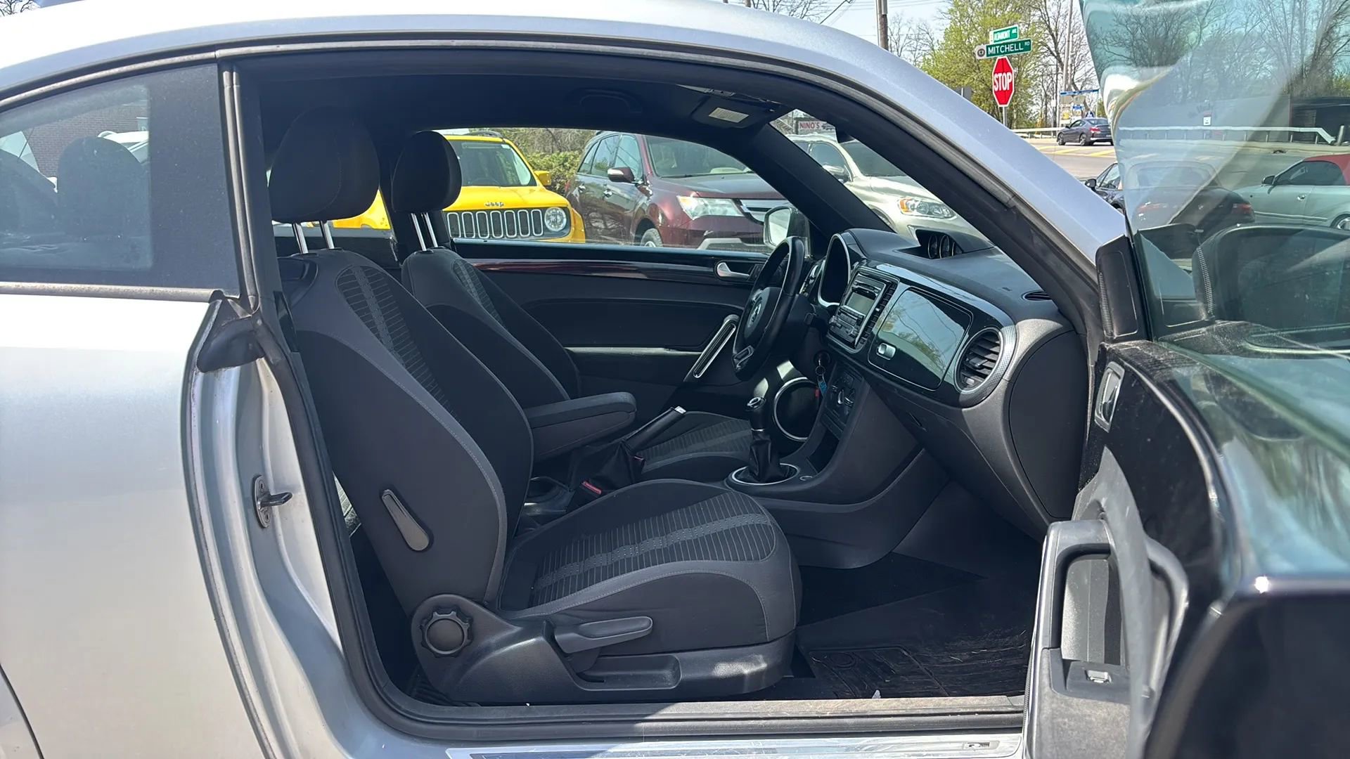 Used 2014 Volkswagen Beetle R-Line FWD image 10