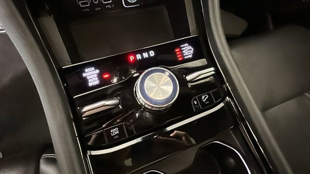 Used 2023 Jeep Grand Cherokee Overland w/ Luxury Tech Group IV AWD/4WD image 18