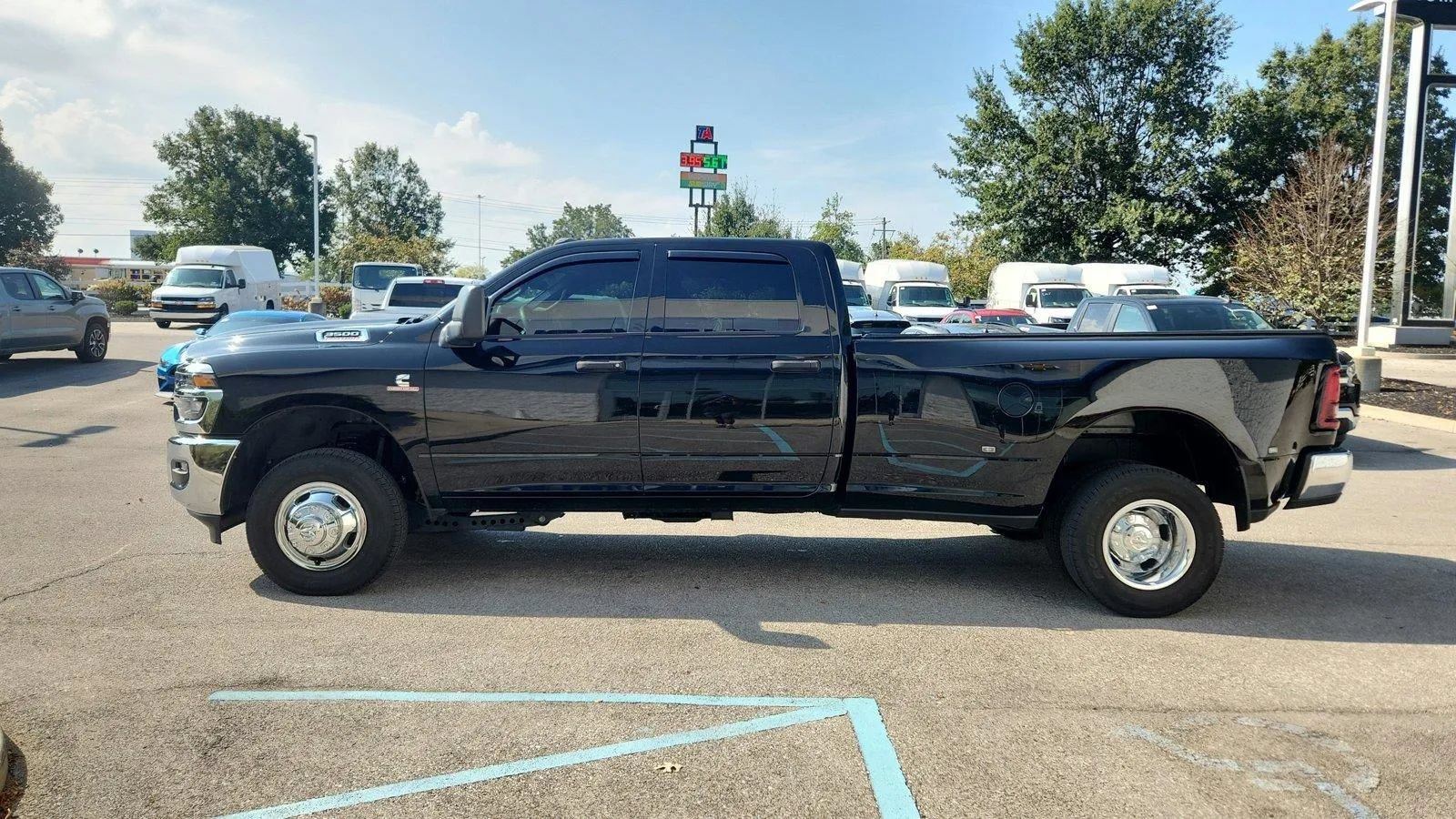 Used 2026 RAM 3500 Tradesman w/ Chrome Appearance Group A AWD/4WD image 5