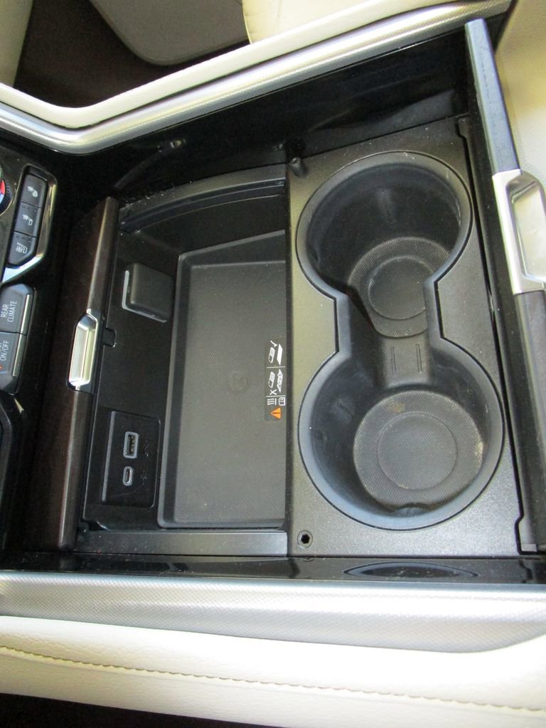 Used 2022 GMC Yukon XL Denali image 38