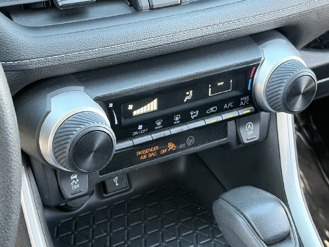 Used 2022 Toyota RAV4 LE AWD/4WD image 29