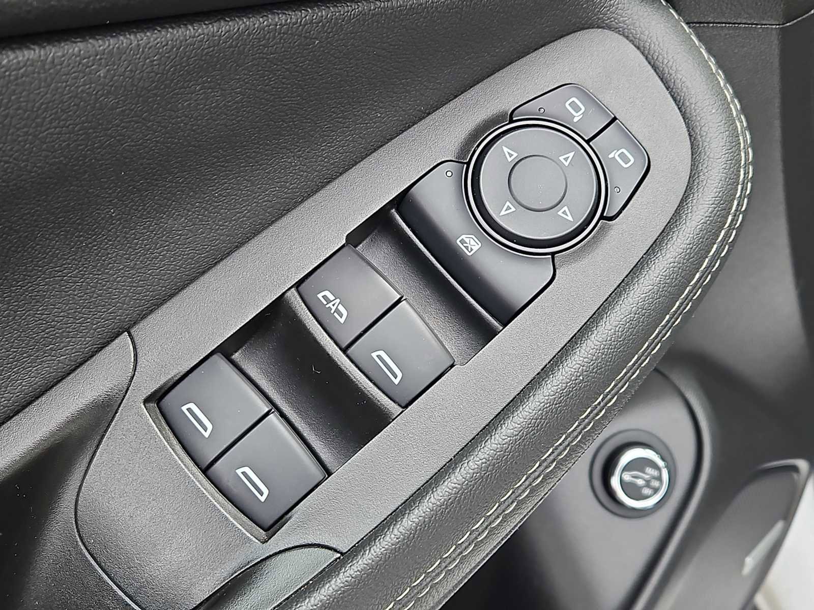 Used 2020 Buick Encore GX Essence w/ Experience Buick Package image 31